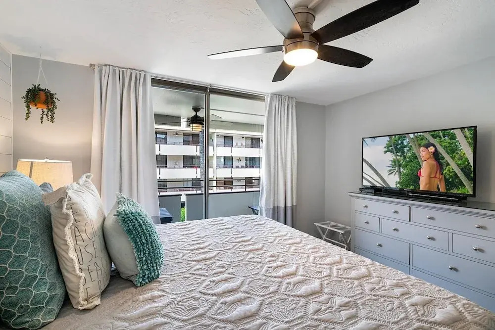 Complete Remodel - Ocean & Mountain Views - Concierge - Walk to Magic Sands - Vrkcv