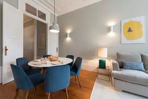 LovelyStay - Flower Stylish Apartment