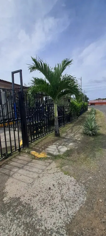 Mi Casa Asi de Grande