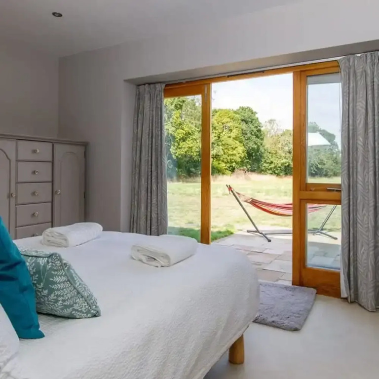 Secluded Barn Style Home With hot tub - Sleeps 12