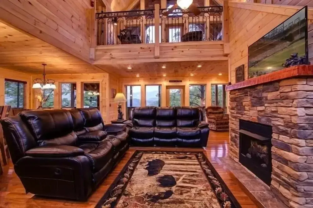 Lazy Bear Lodge 4 Bedrooms 4 Bathrooms Home