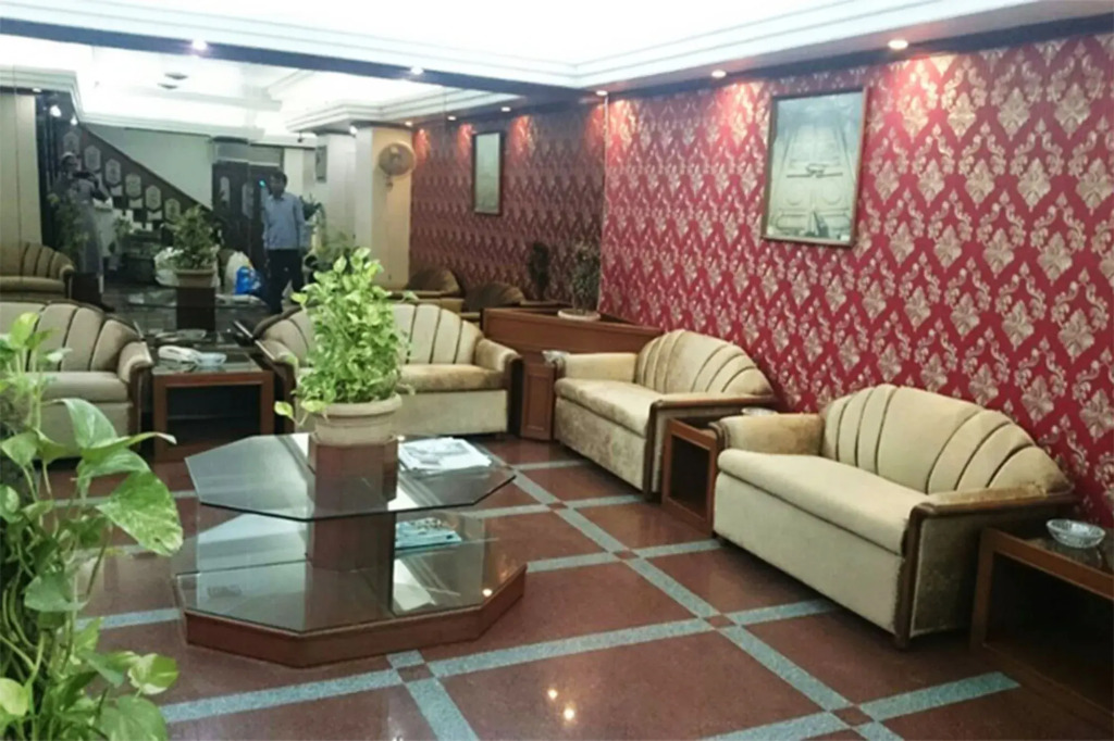 Hotel Mogul Palace - Near Masjid Bunder Mumbai