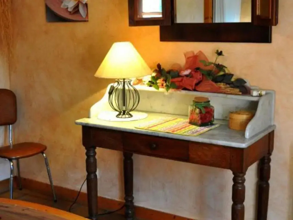 Gîte charmant avec cheminée et jardin clos près de Chazelles-sur-Lyon - FR-1-496-30