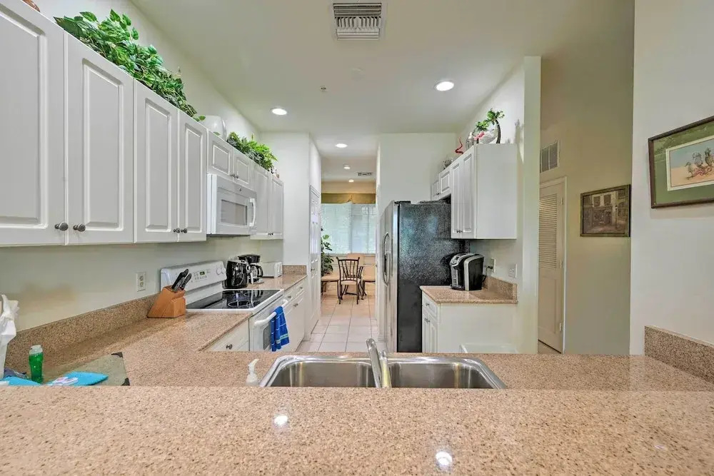Naples Condo w/ Golf View & Resort-style Amenities