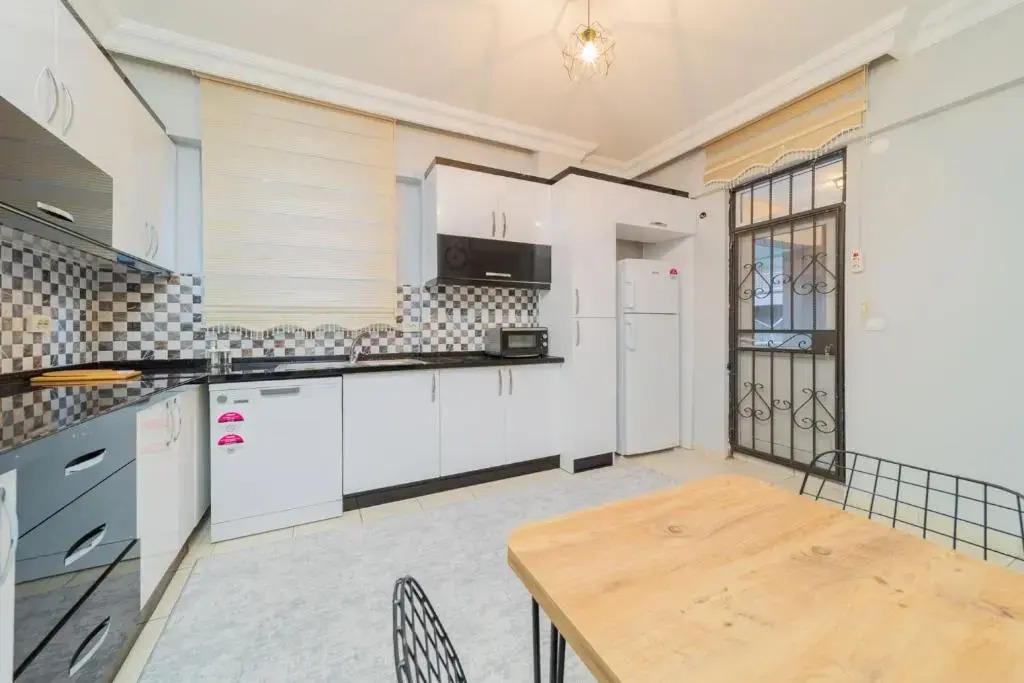 Vibrant Flat With Lovely Balcony in Muratpasa