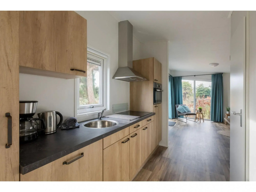 Chalet in Vrouwenpolder Near Banjaard Beach