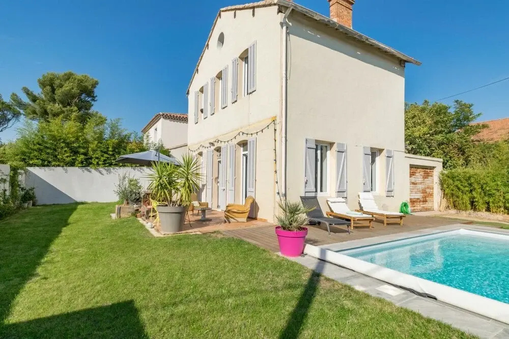 Charming Modern and Comfortable Villa-pool