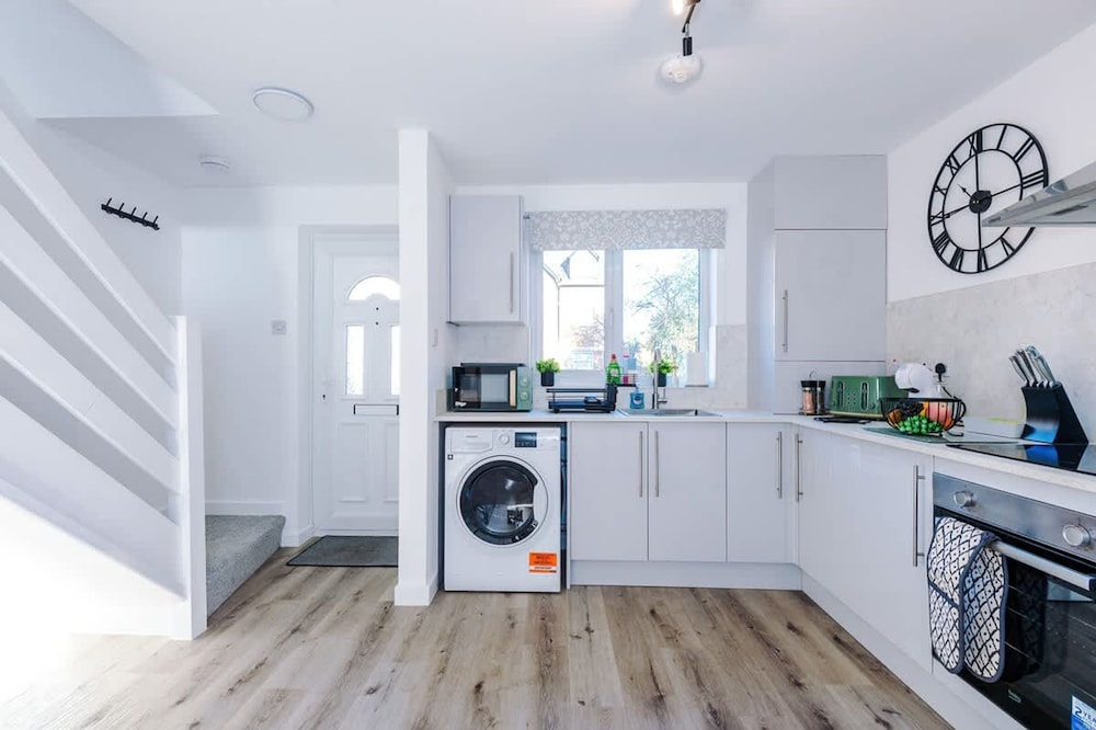 Gorgeous Home in Chester Sleeps 6 With Parking