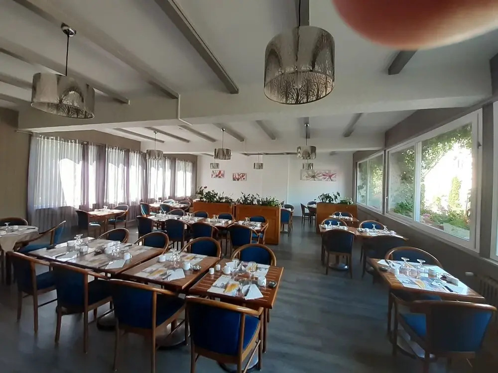 HOTEL,RESTAURANT