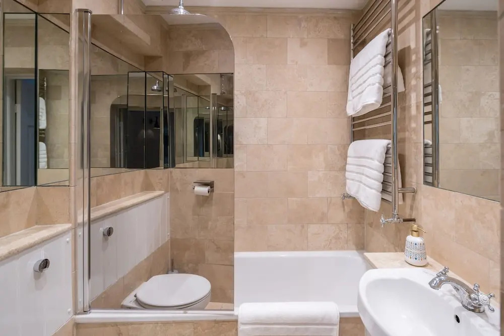 JOIVY Charming 1BR flat w Patio in the Heart of Pimlico