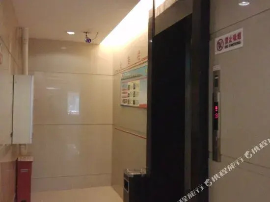 襄阳锐诗特汽车酒店