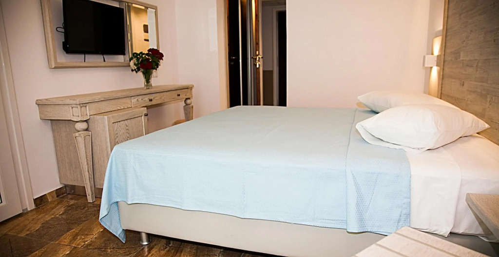 Zeus Hotel