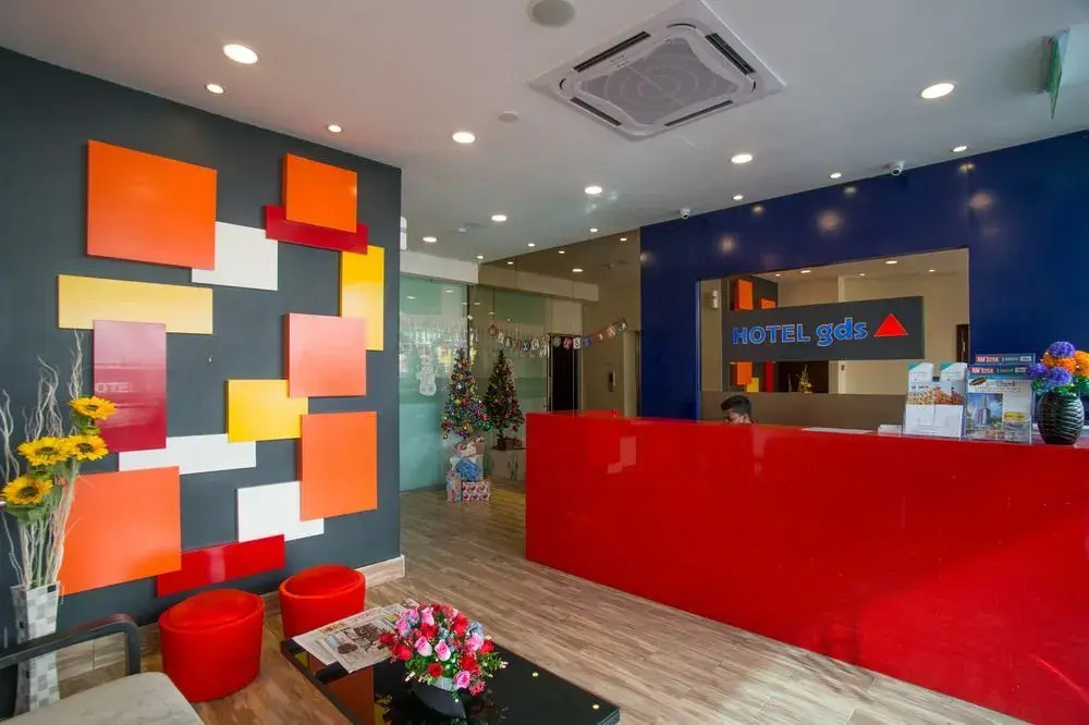 Capital O 90574 Hotel Glo