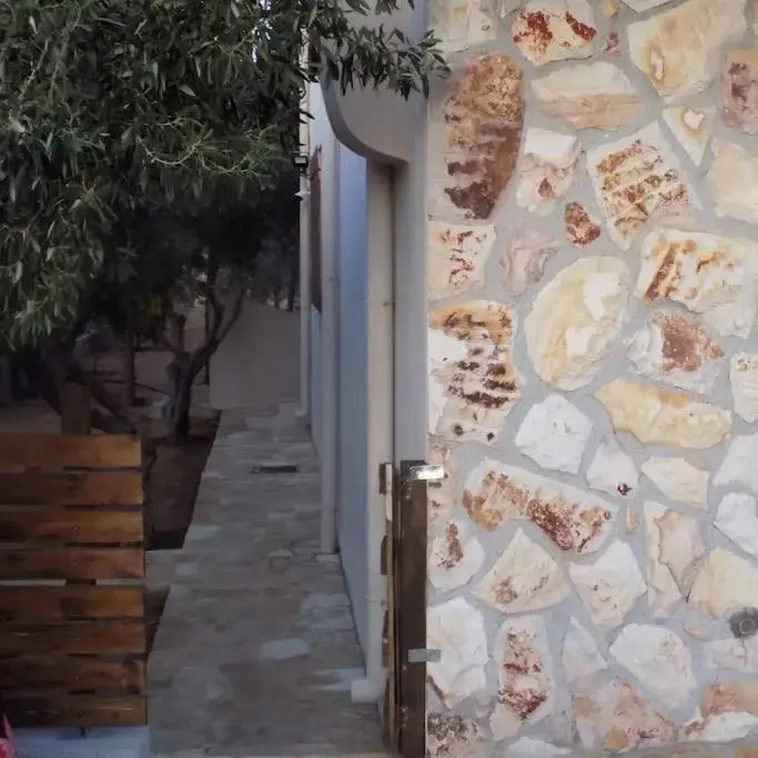 Nikos House Megara