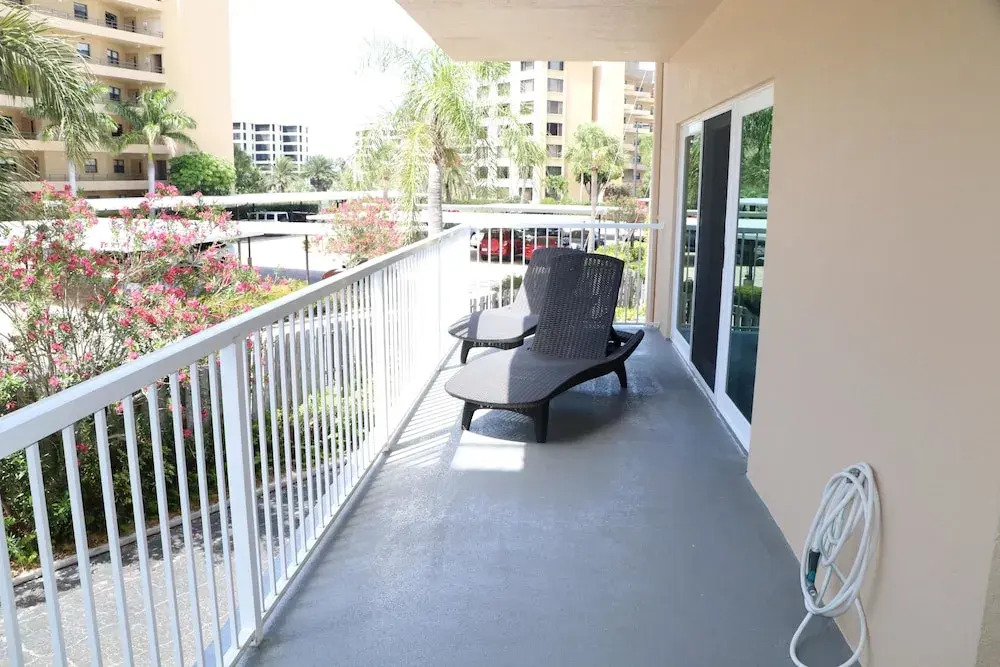 Jamaica Royale - T24 - 2 Br Condo