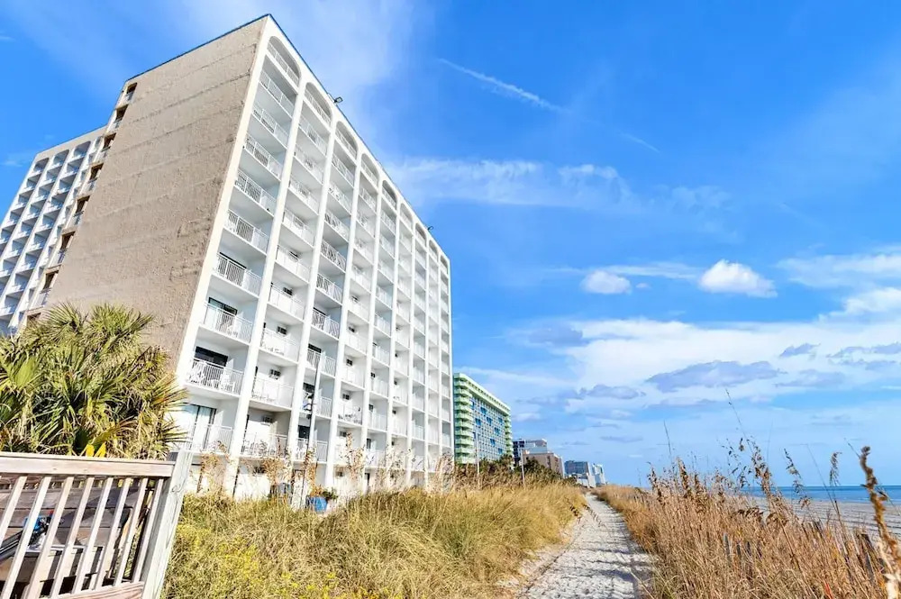 SeaMist Driftwood Vacation Studio with Balcony