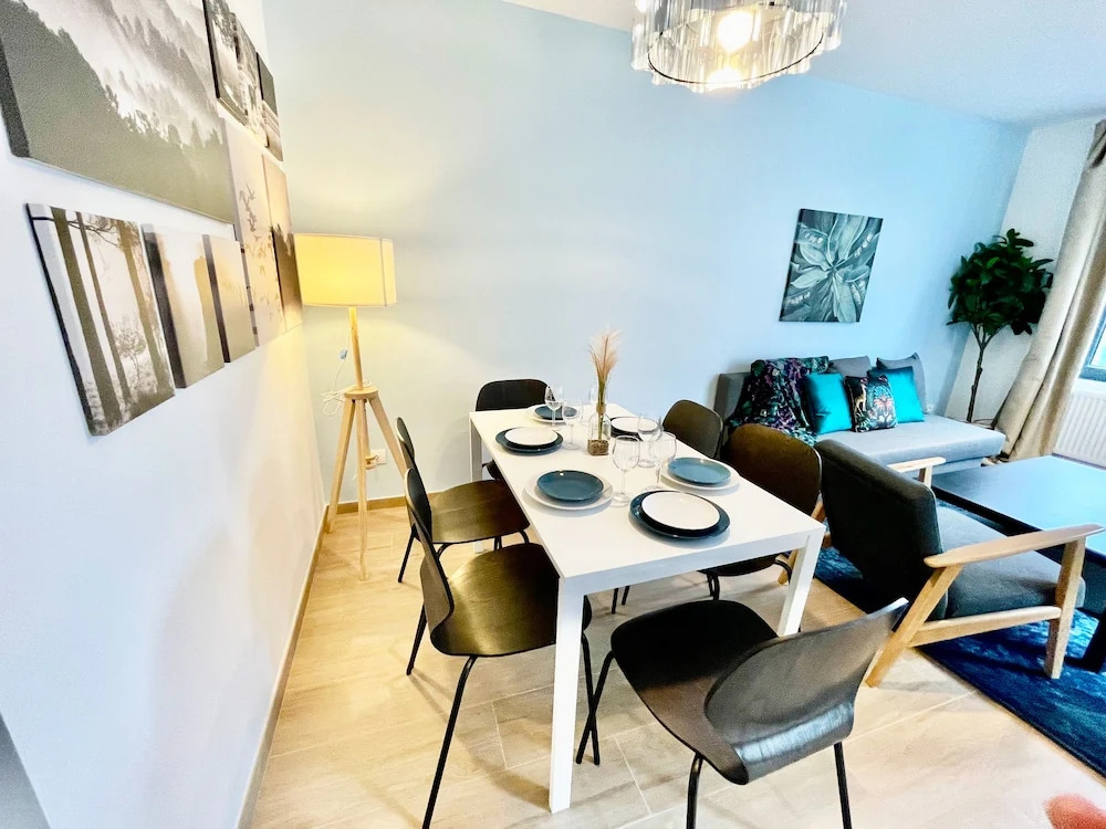 OneLuxStay near Fashion District