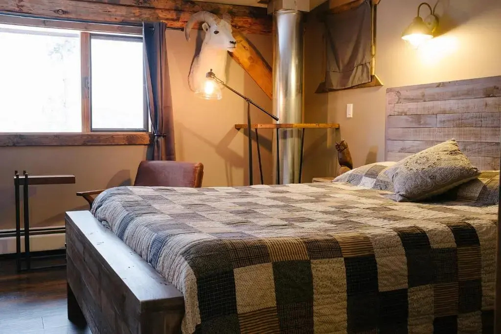 Arctic Divide Lodge
