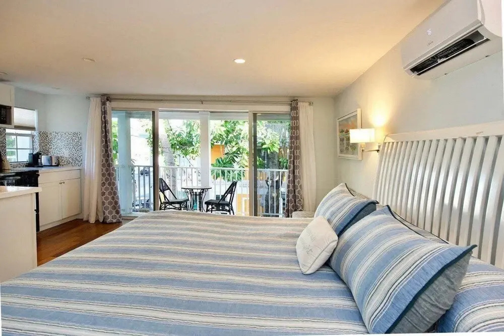 Mojoe s Villa 9 - Steps From the Beach