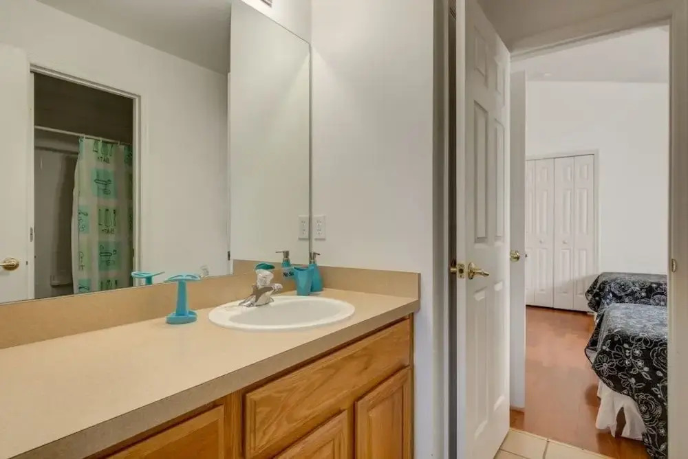 Lovely Lake 20 Min To Disney Large Pool! 4 Bedroom Home