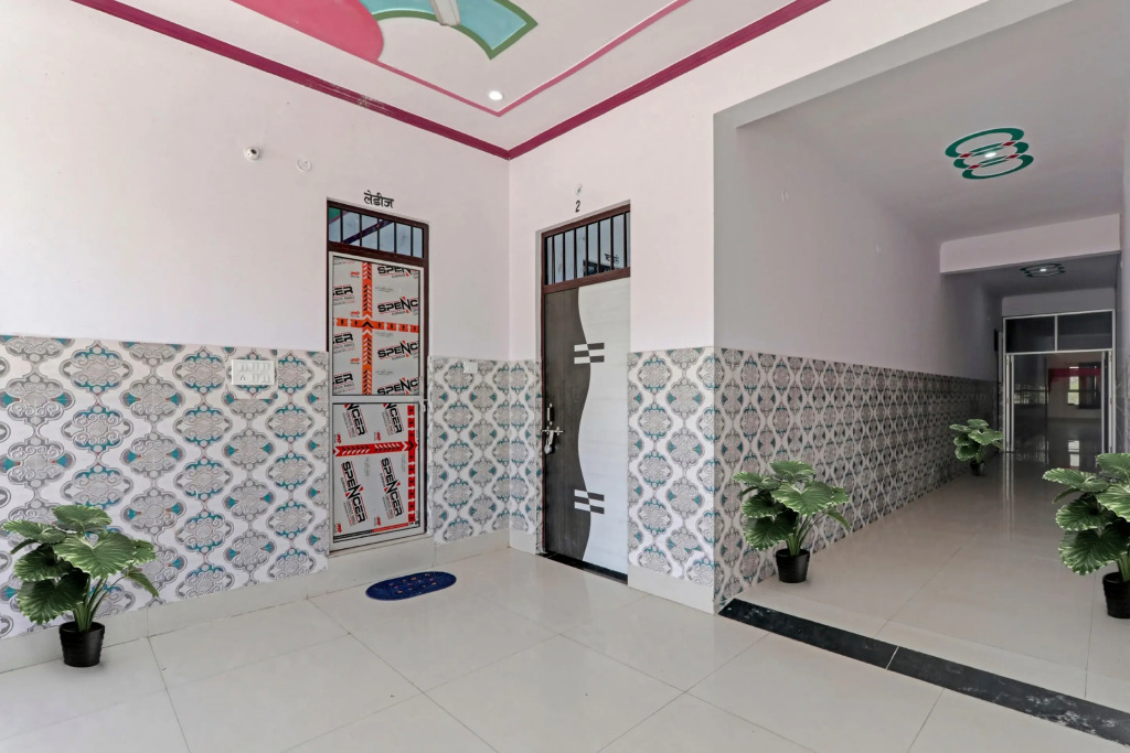 Oyo 84015 Guru Krapa Marriage Lawn