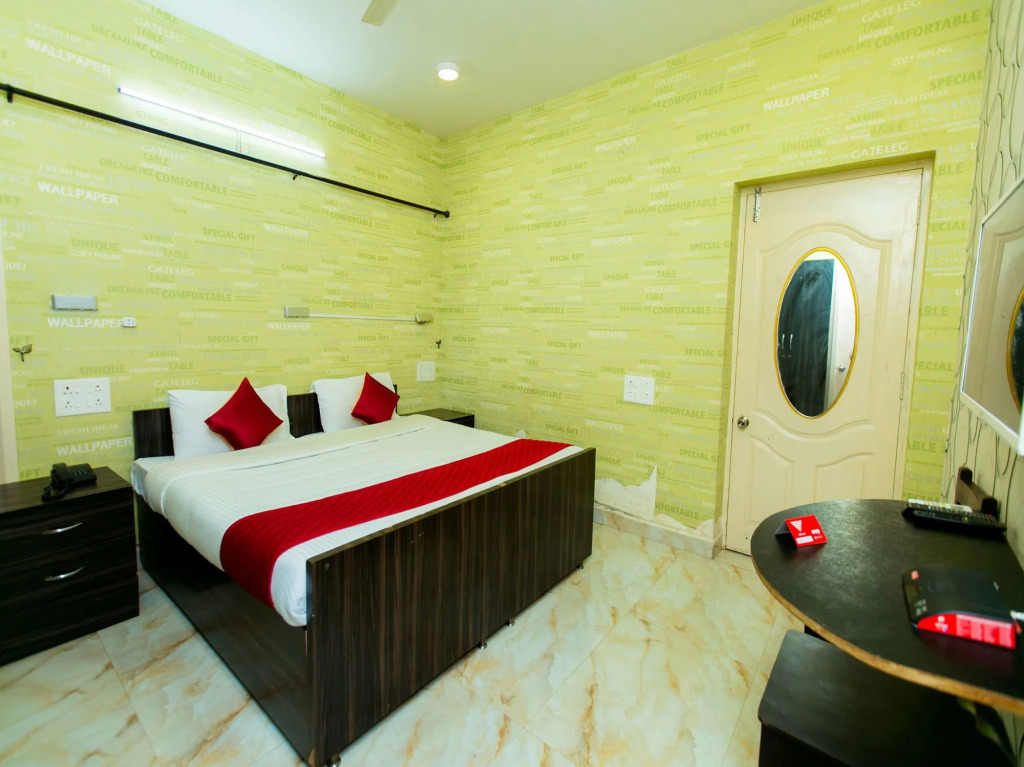 The ECR Grand Residency by OYO Rooms