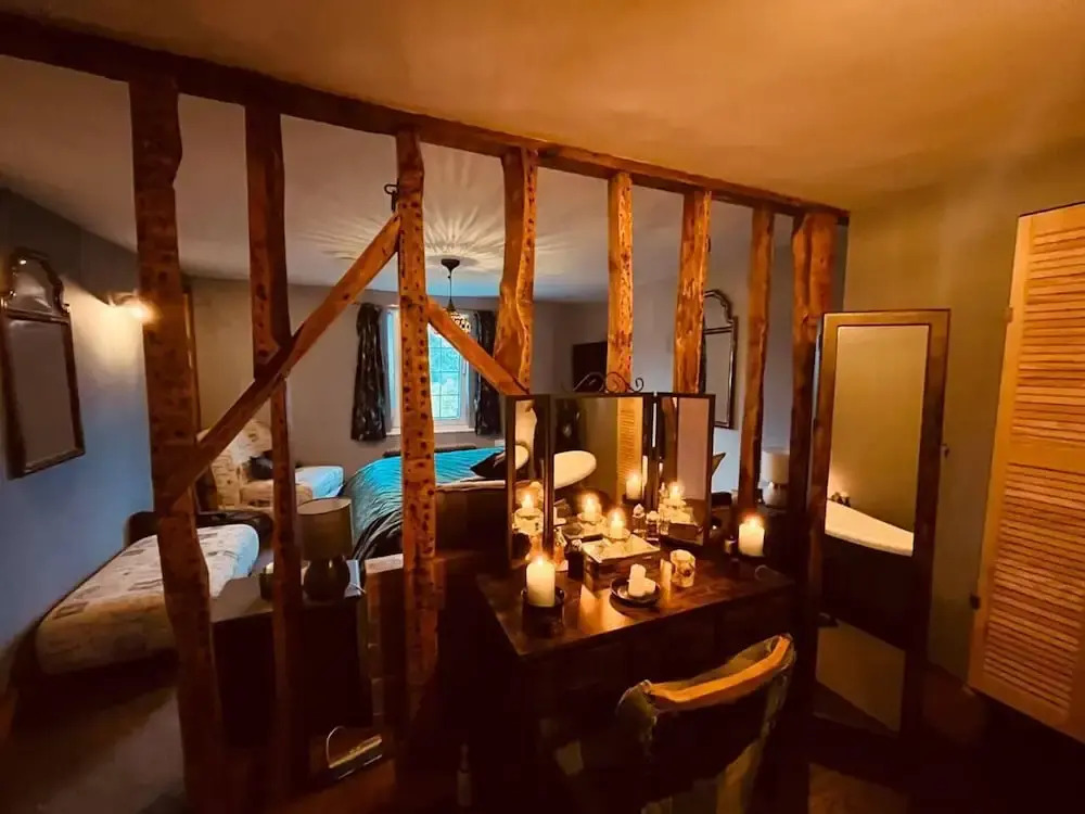 3br-fireplace-hottub-garden-parking