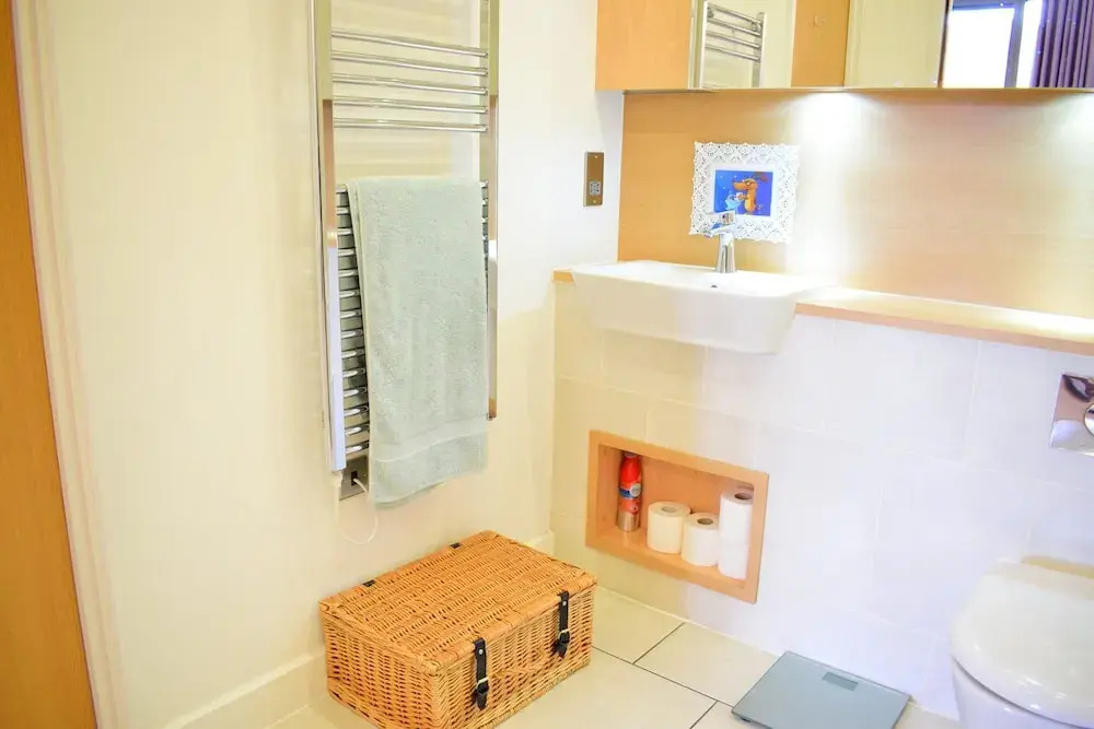 2 Bedroom East London Apartment