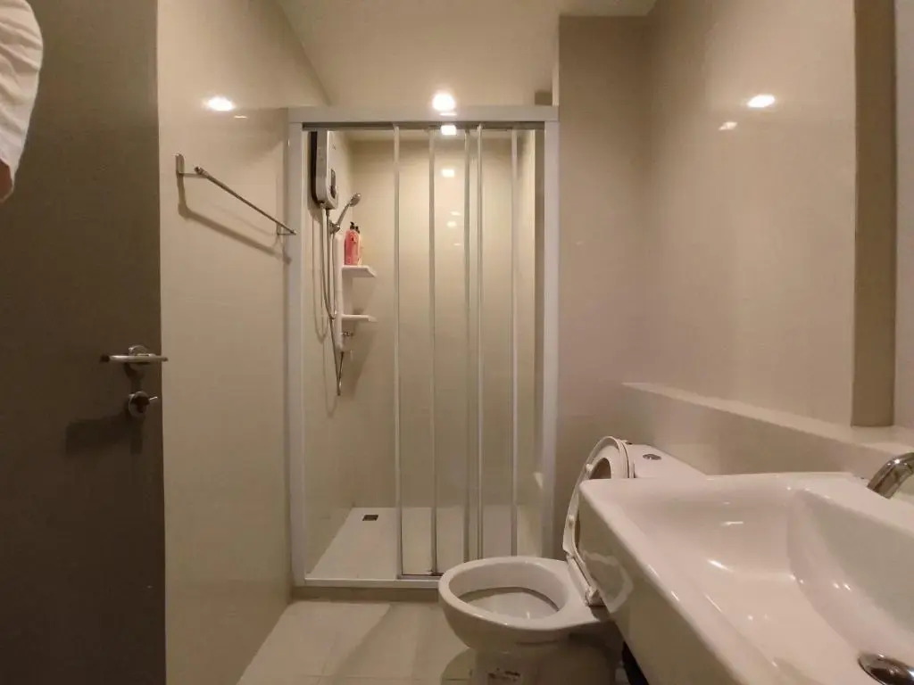 Pattaya Beach Sea View Rooftop Pool Resort