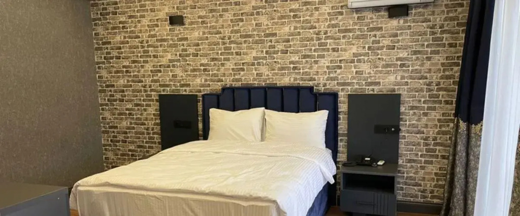 Sheltons Hotel