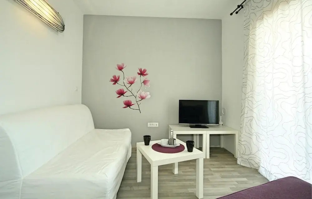 Beautiful Home in Umag With Wifi and 1 Bedrooms