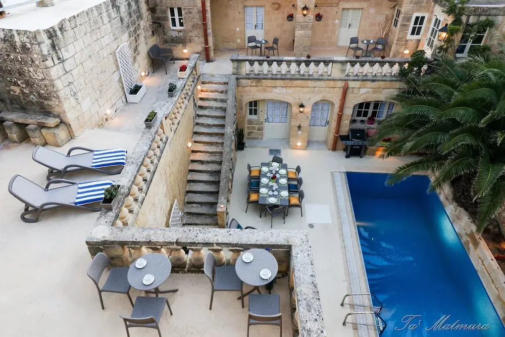 Lonza Gharb Farmhouse