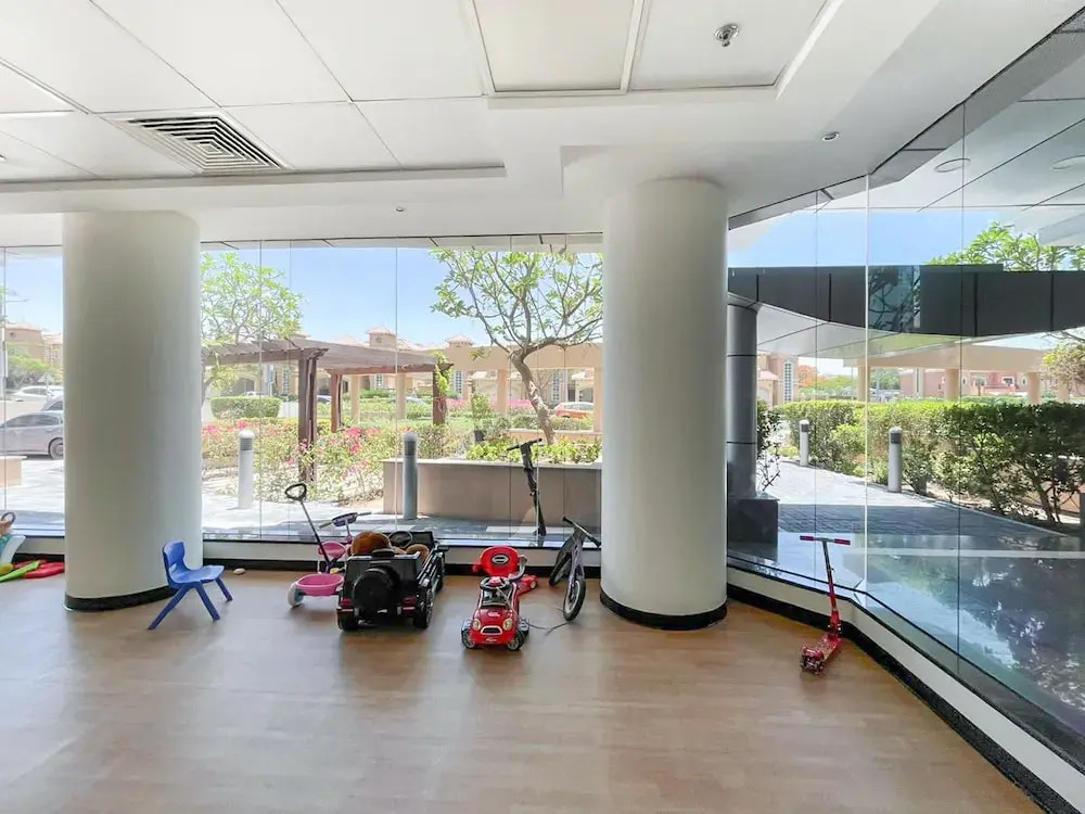Modern 1-bed With Scenic Golf Course View