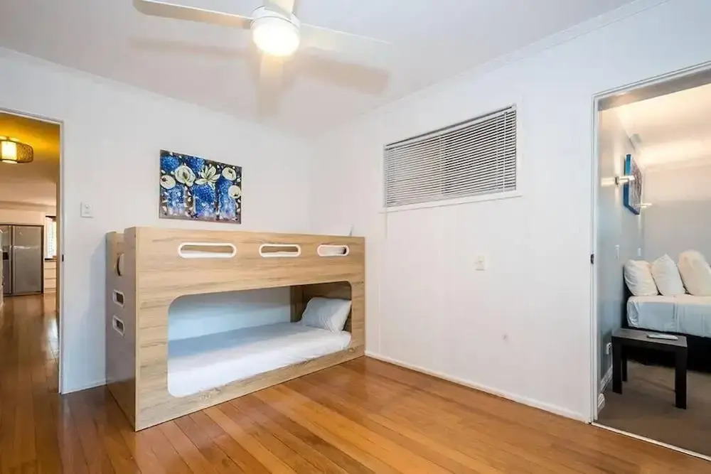 4 BDRM Pet Friendly Home 200m to Creek
