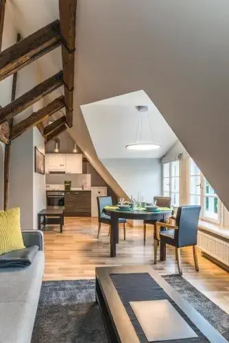 Colonel Suites & Apartments