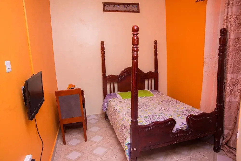 3 Bed House - Sleeps 8 Wifi Parking Pets