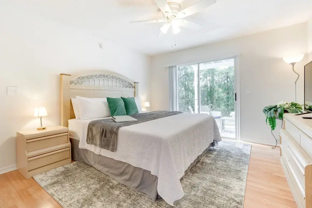 Condo w/ Pool Access & Patio: 8 Mi to Disney!