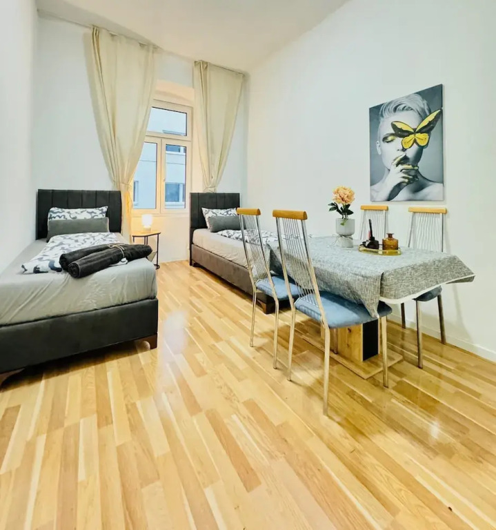 Comfortable 2BR Retreat Near Stadthalle