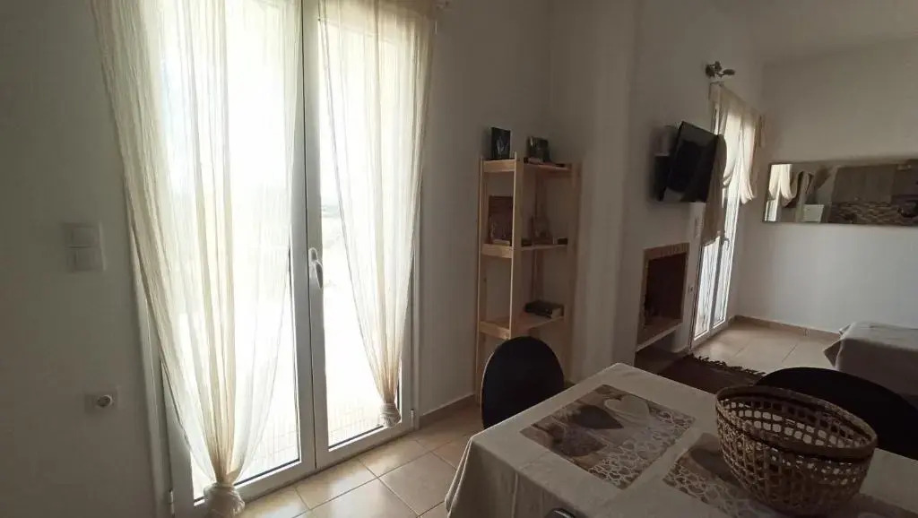 Family-size House in the fields of Naxos 2BR Queen, 2TV, 2WC