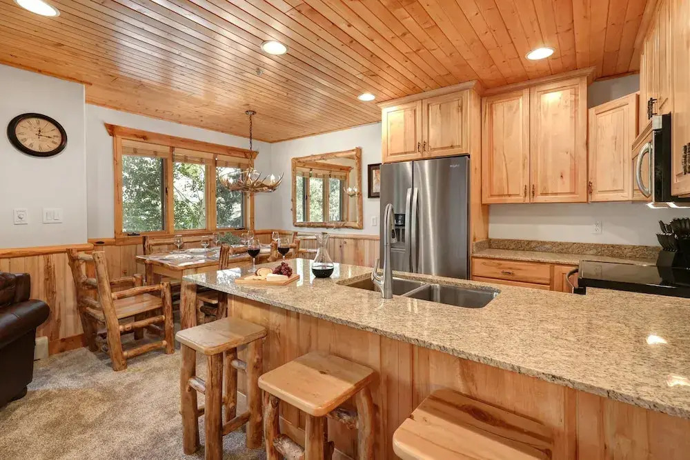 Timber Wolf Lodge 10d 2 Bedroom Condo by RedAwning