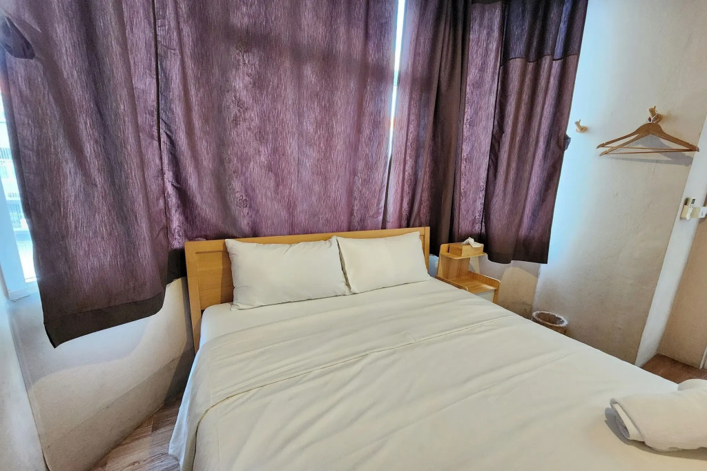 Ease Hostel