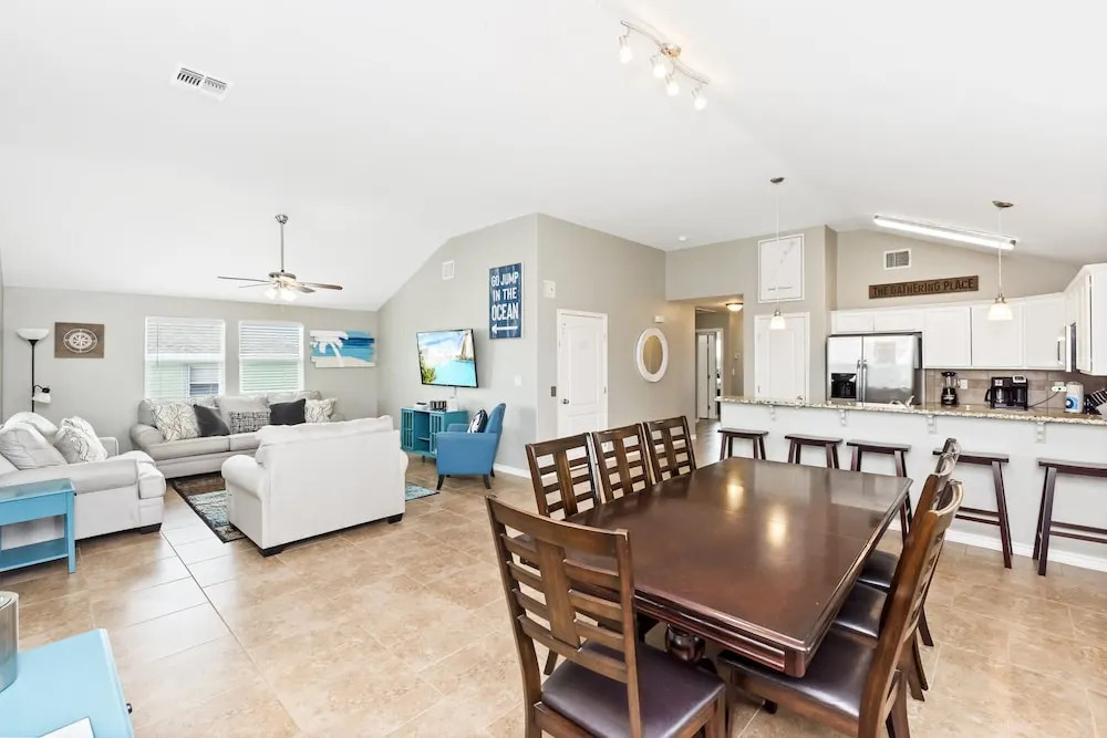 Latitude Adjustment - Private Pool/elevator!
