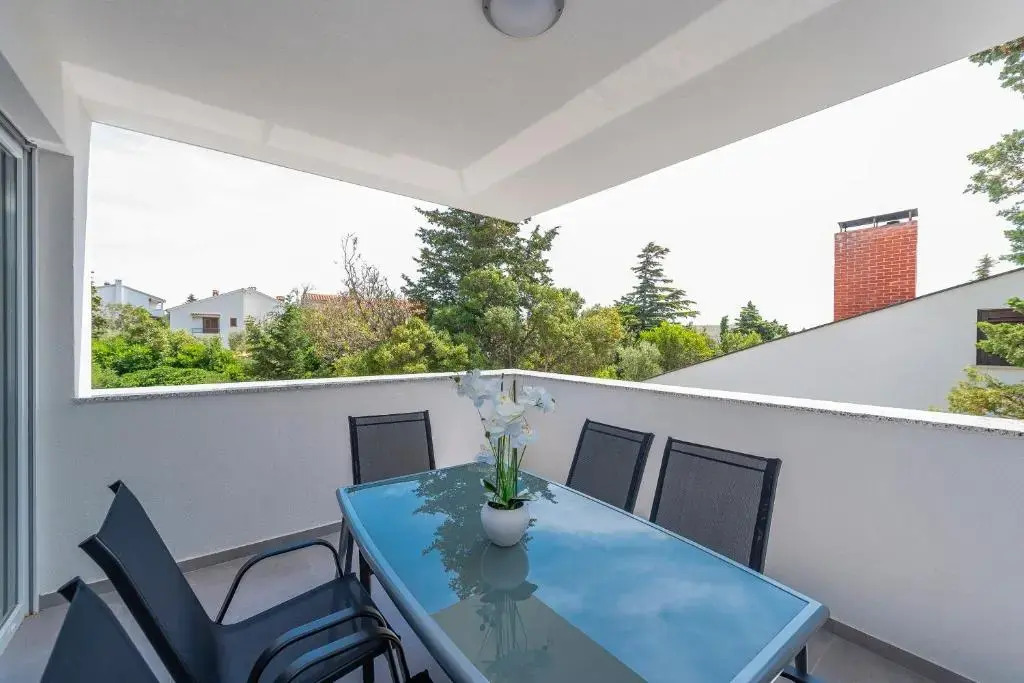 Villa Star 3. centrally located ap. with a pool