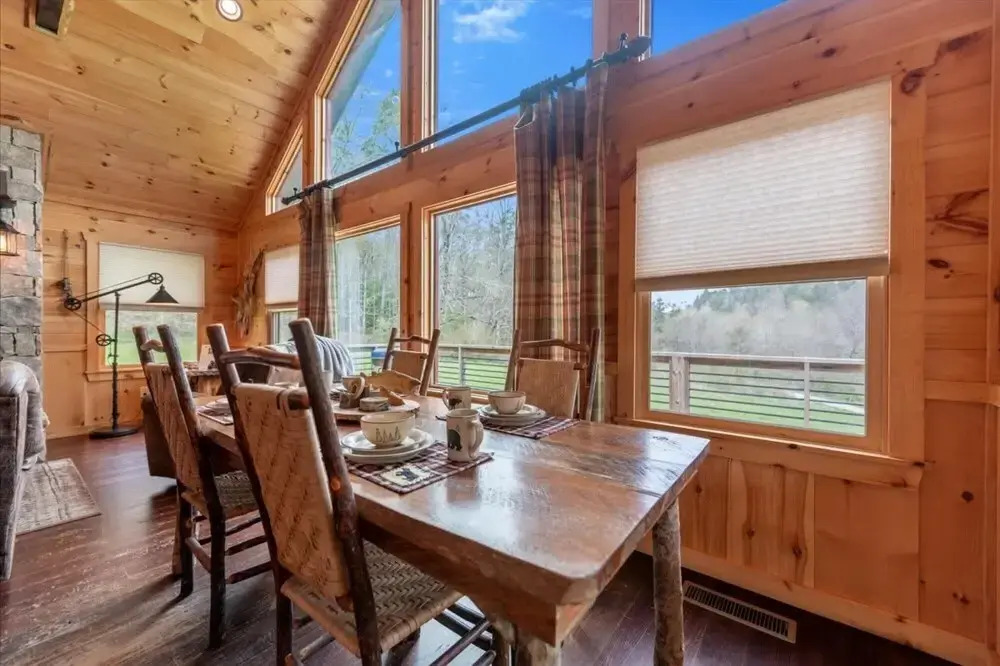 Carters Cozy Cabin - Peaceful Cabin With 13 Acres of Lawn Trees and Trails