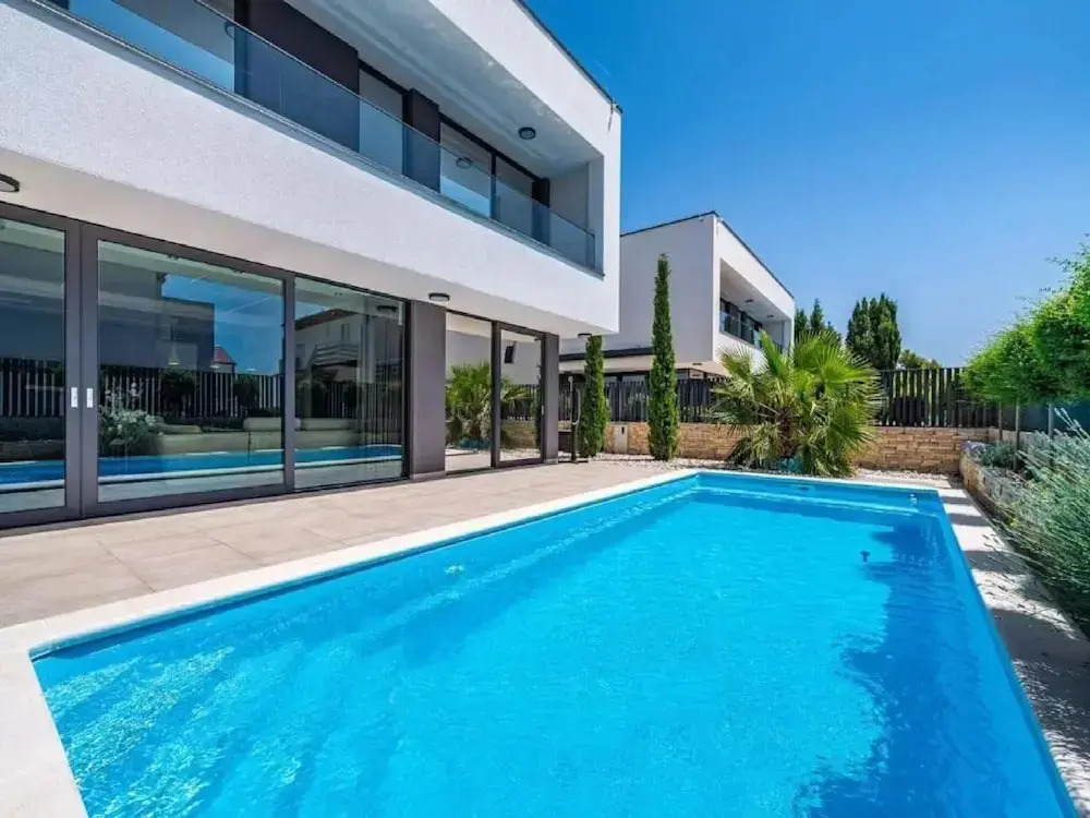 Villa Alpha - Four Bedroom Villa with Swimming Pool