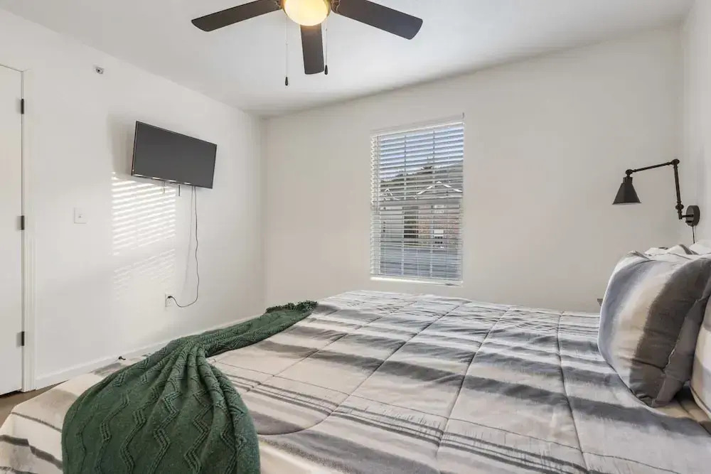 New Listing Vineyard Valley Views - Balcony