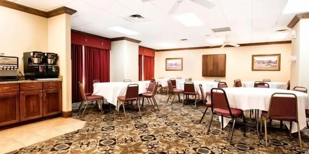 Grand Plaza Hotel & Conference Center