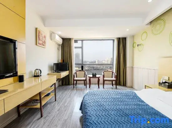 The Wall Street Holiday Hotel