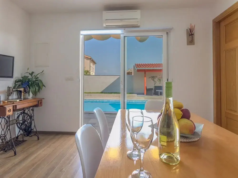 Cozy Holiday Home with Private Swimming Pool, 12 Km Away From Nature Park Vrana