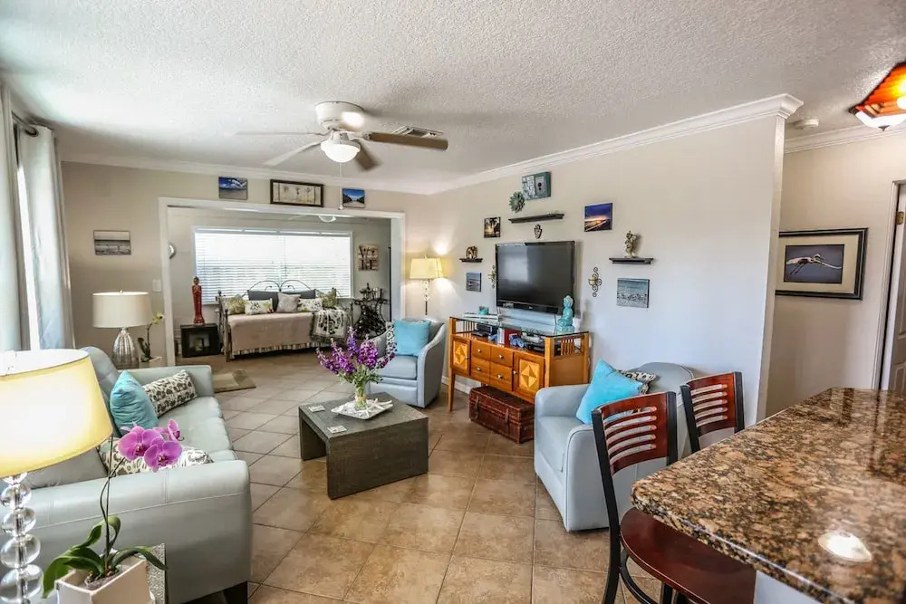 155 Hibiscus Dr - M